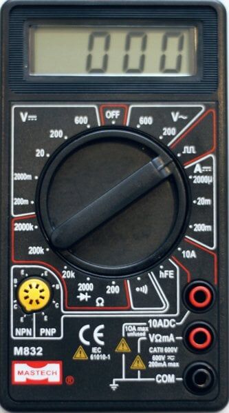 DIGITAL VOLTMETRE M 832